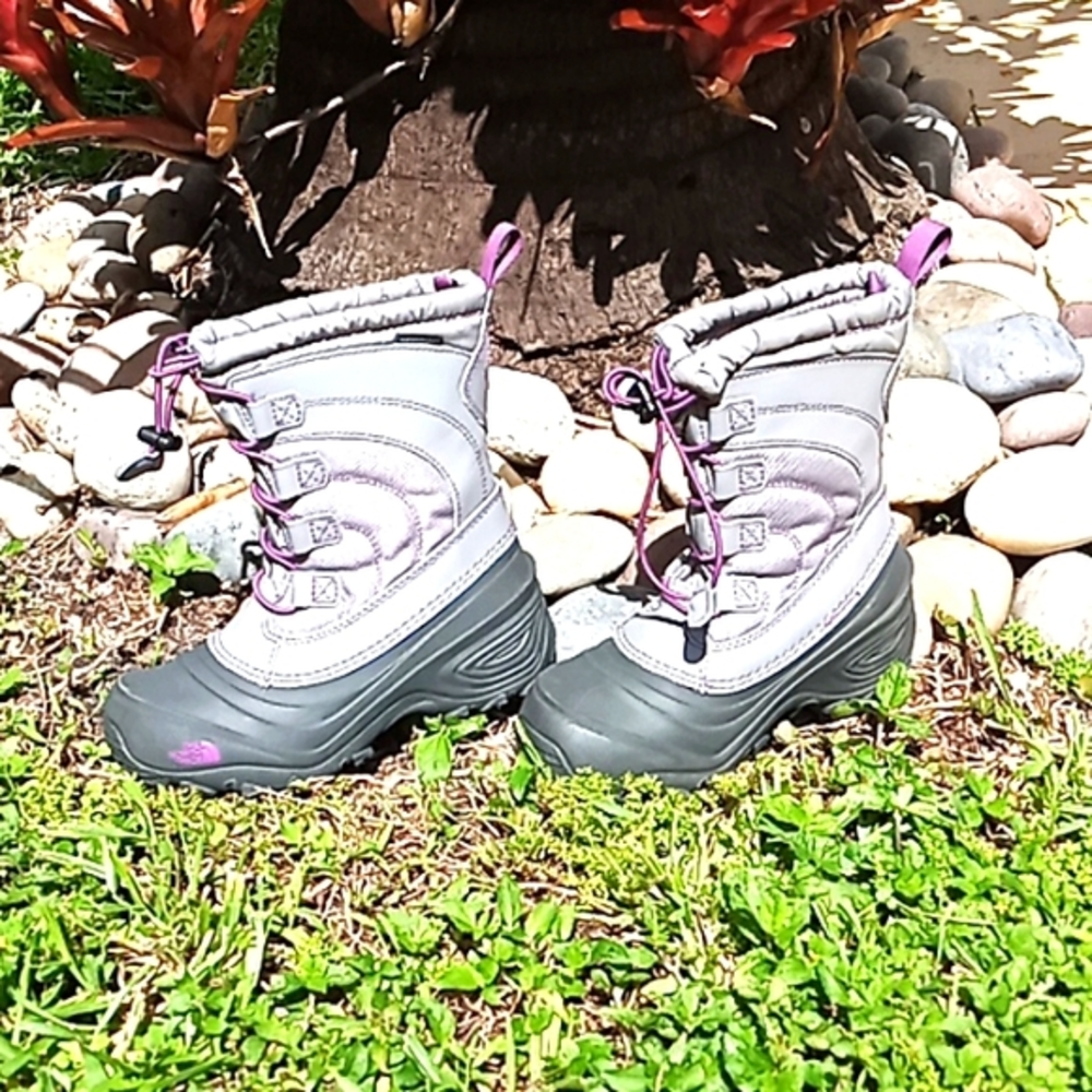 The North Face Girls Alpenglow IV Lace Insulated Waterproof Winter Boots. Size 1 - Picture 2 of 15